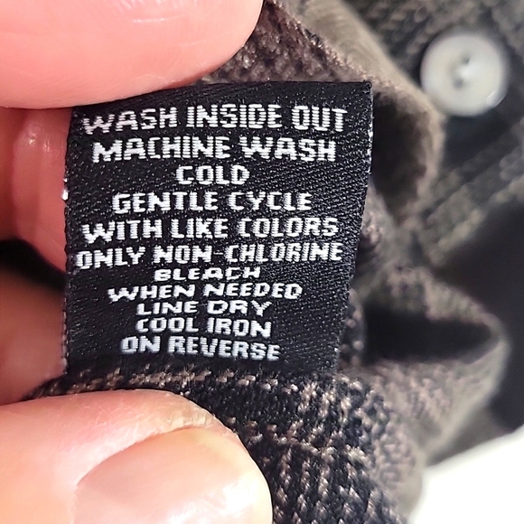 INTRO. V-Neckline Plaid Button Tab Adjustable Sleeve Pullover Top Size S - Picture 7 of 8